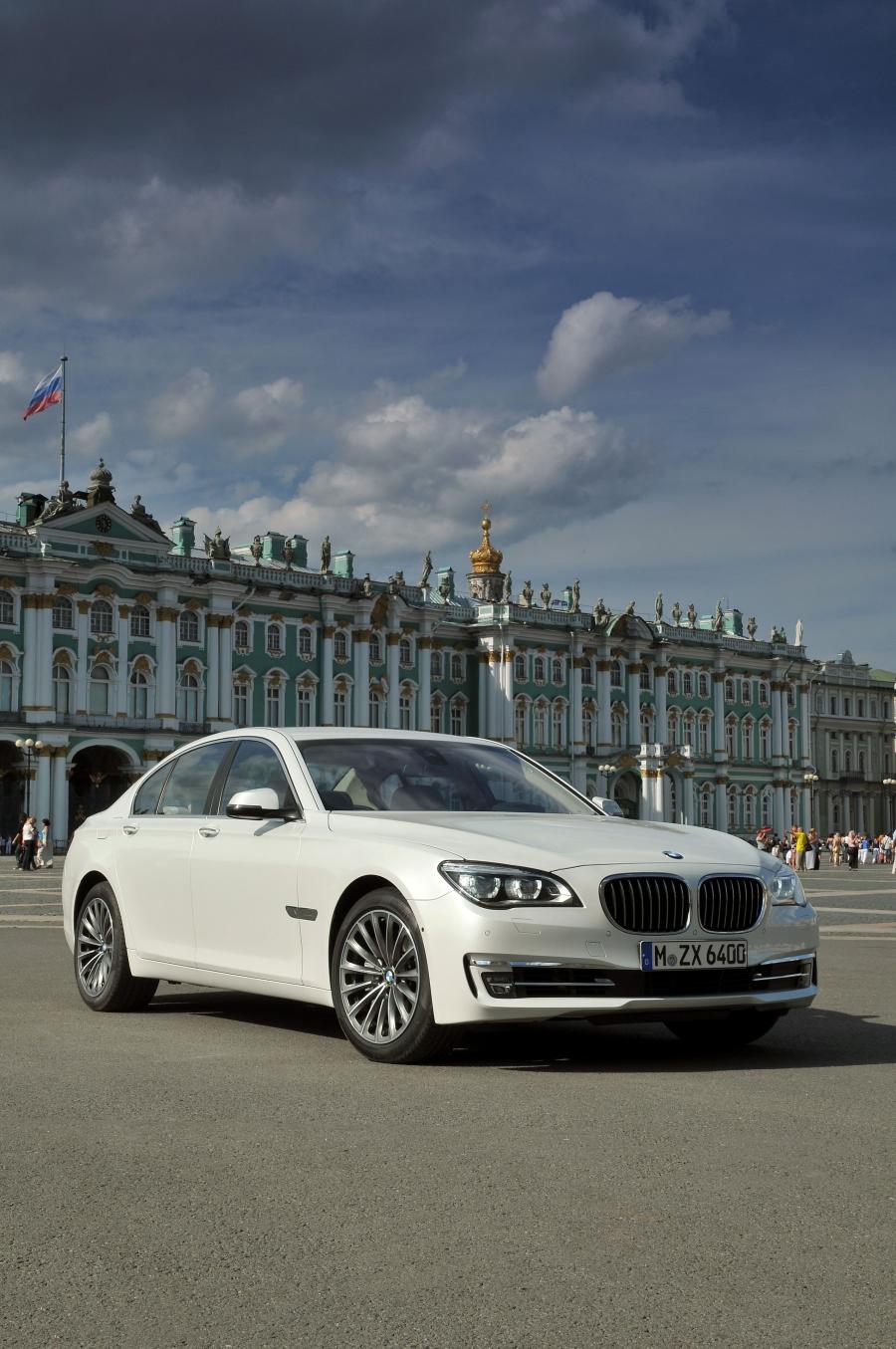  BMW 750i 2013 года  (фото 47 из 56)